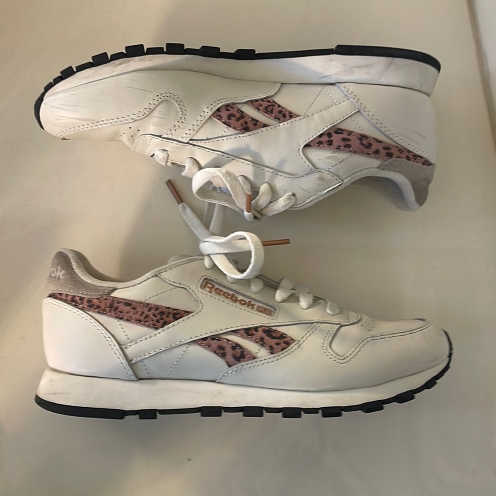Woman’s Reebok classic sneakers with rose gold details size 8